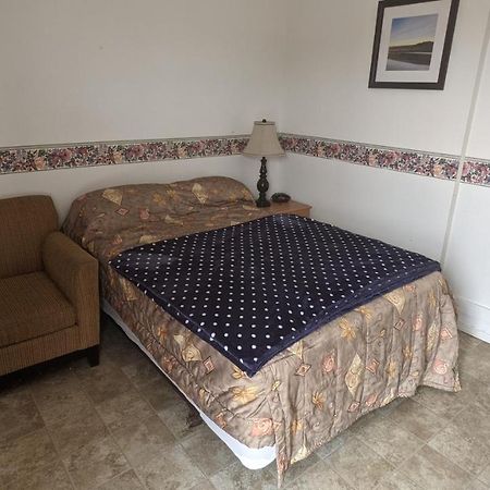 Balgonie Motel Motor Inn Pilot Butte Екстер'єр фото