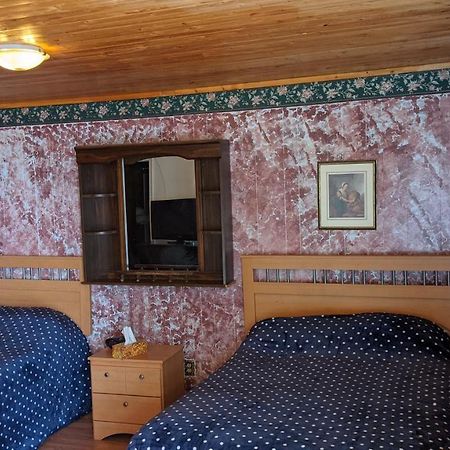 Balgonie Motel Motor Inn Pilot Butte Екстер'єр фото