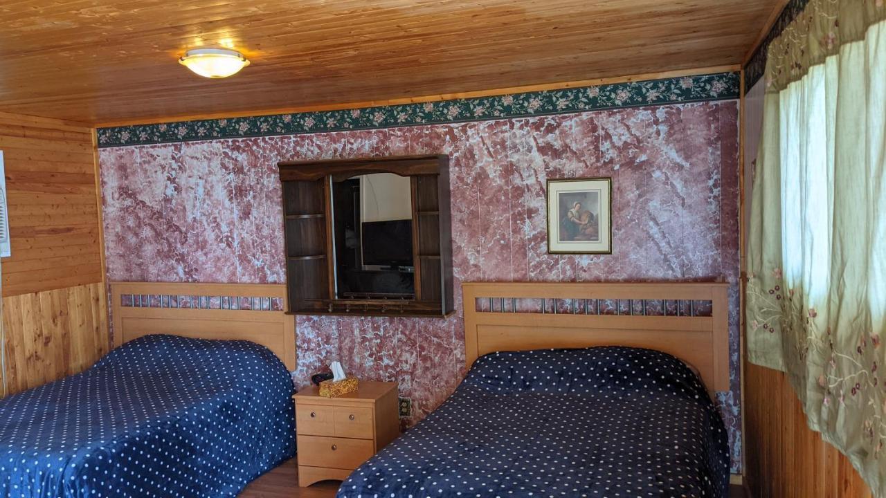 Balgonie Motel Motor Inn Pilot Butte Екстер'єр фото